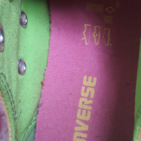 VINTAGE CONVERSE ALL STAR COLOR: BRIGHT YELLOW, GREEEN THE LACES HOT PINK. - Picture 3 of 10